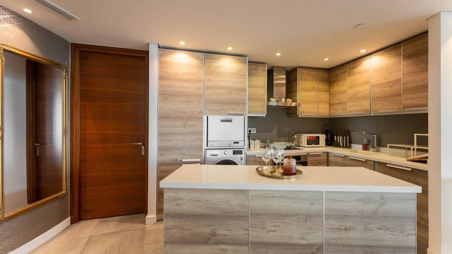 Stunning 3-Bedroom Marina View Apartment Dubái