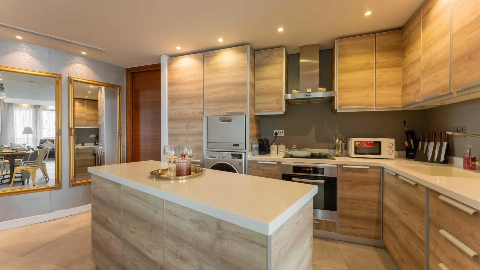 Stunning 3-Bedroom Marina View Apartment Dubái