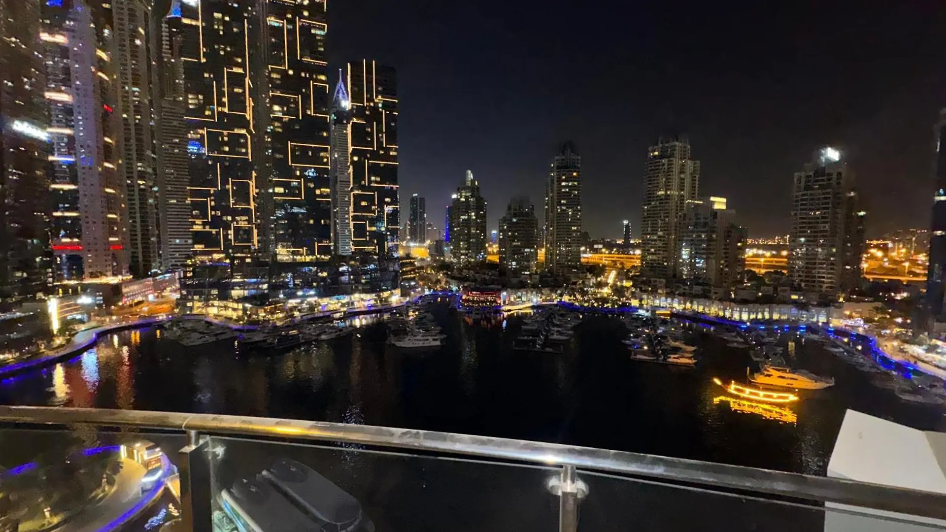 Stunning 3-Bedroom Marina View Apartment Dubái